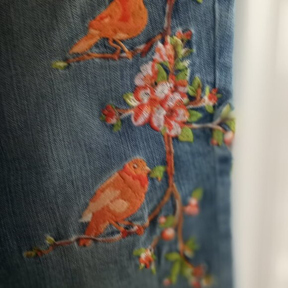 'Martha Stewart' Embroidered Cuffed Mid wash Denim Jeans Size 2 EUC - Picture 3 of 16